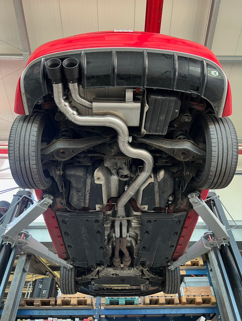 Audi RS3 8P CEPA 3,5 Zoll Abgasanlage – Originalfoto MH-Pipes